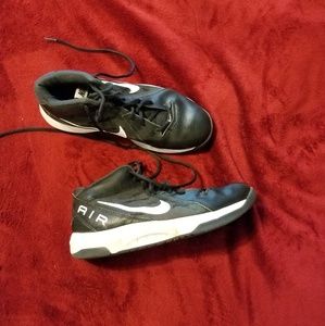 Nike mens baskeball shoes size:9